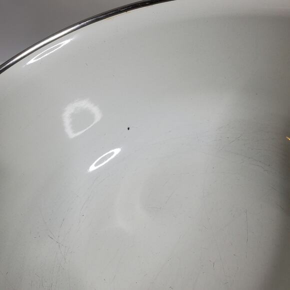 Vintage Mikasa Gabriele White Floral Enamel 2 handle cooking pot and enamel bowl - Picture 4 of 10